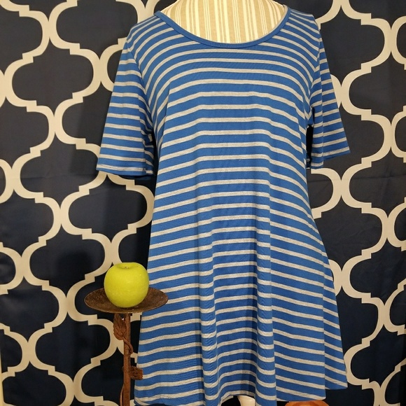 LuLaRoe Tops - 🌻🌺🌻LULAROE PERFECT T -LIKE NEW!!